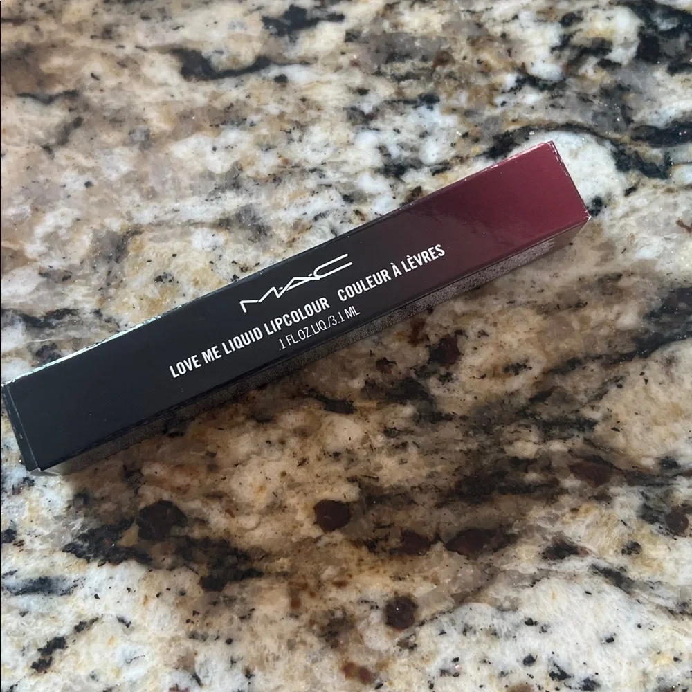 💕⚡️MAC Bated Breath Love Me Liquid Lipcolour